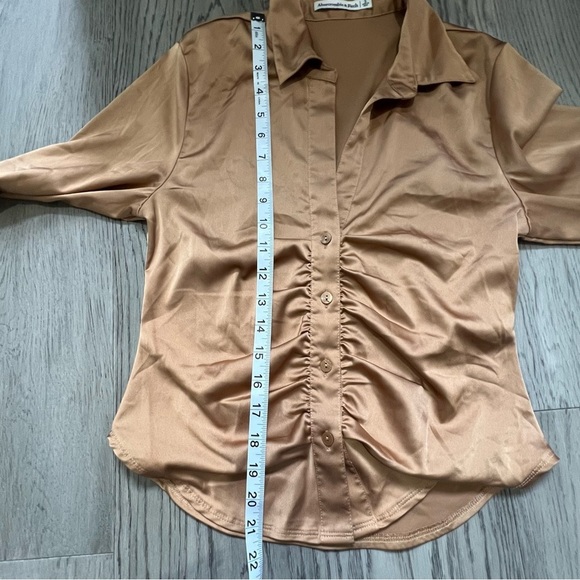 Abercrombie & Fitch Gold Ruched Button Down Long sleeve Shirt - Picture 11 of 11